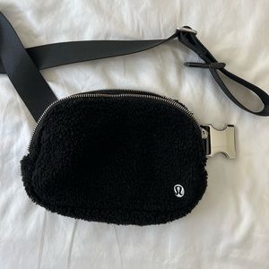 Lululemon black fuzzy belt bag 🖤